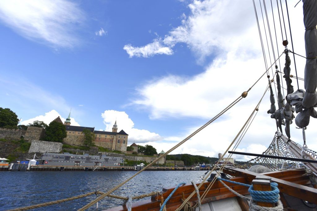 Navegar alrededor del fiordo de Oslo te depara interesantes perspectivas.