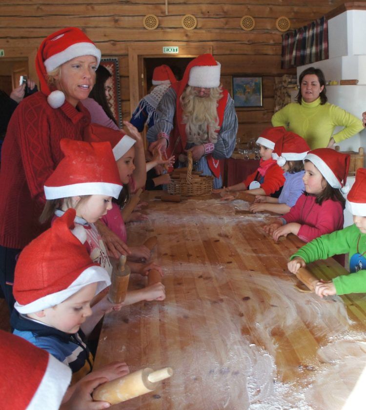 taller de galletas en la cabaña de Papá Noel en Laponia