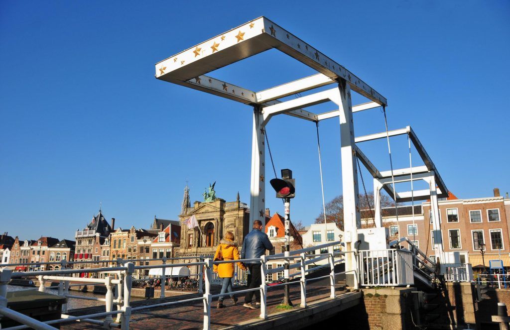 puente en el puerto de Haarlem