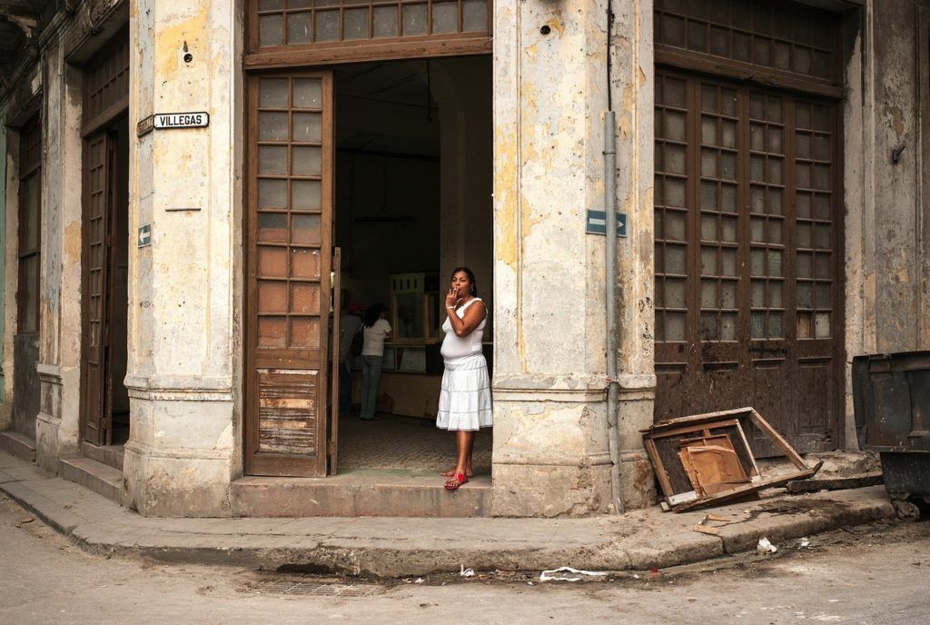 Fachadas de Cuba con aires decadentes