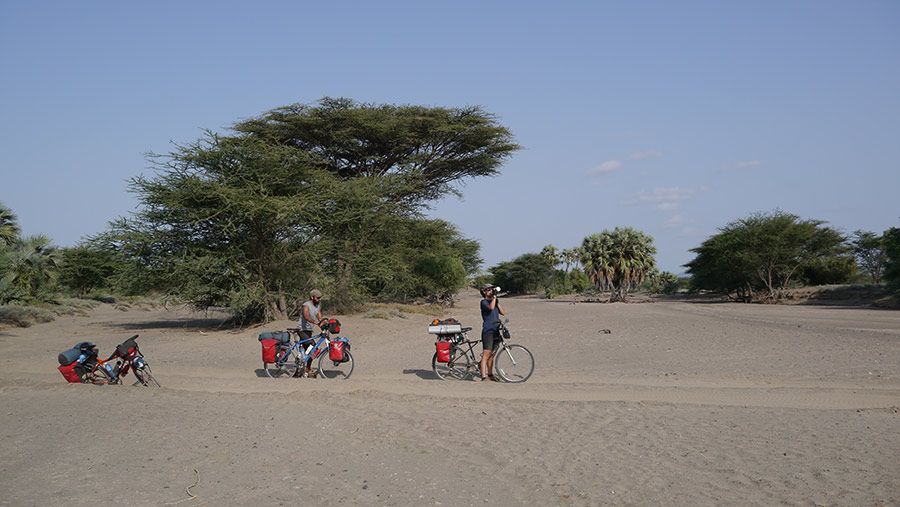 cristina senserrich, viajera etheria, viaje bicicleta africa