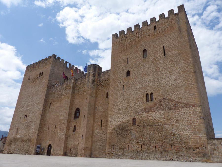 El Castillo de los Condestables alberga el Museo de las Merindades. 