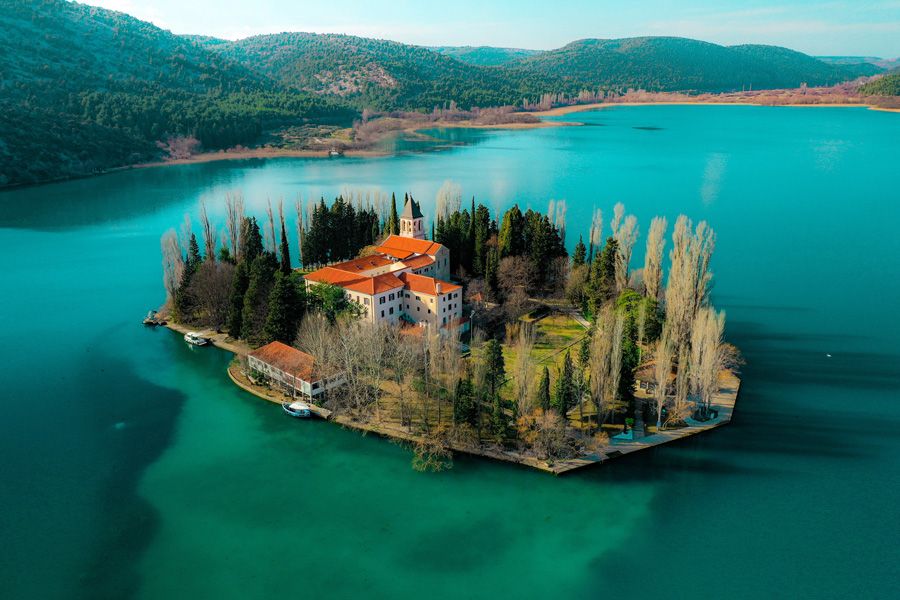 lago Visovac en croacia