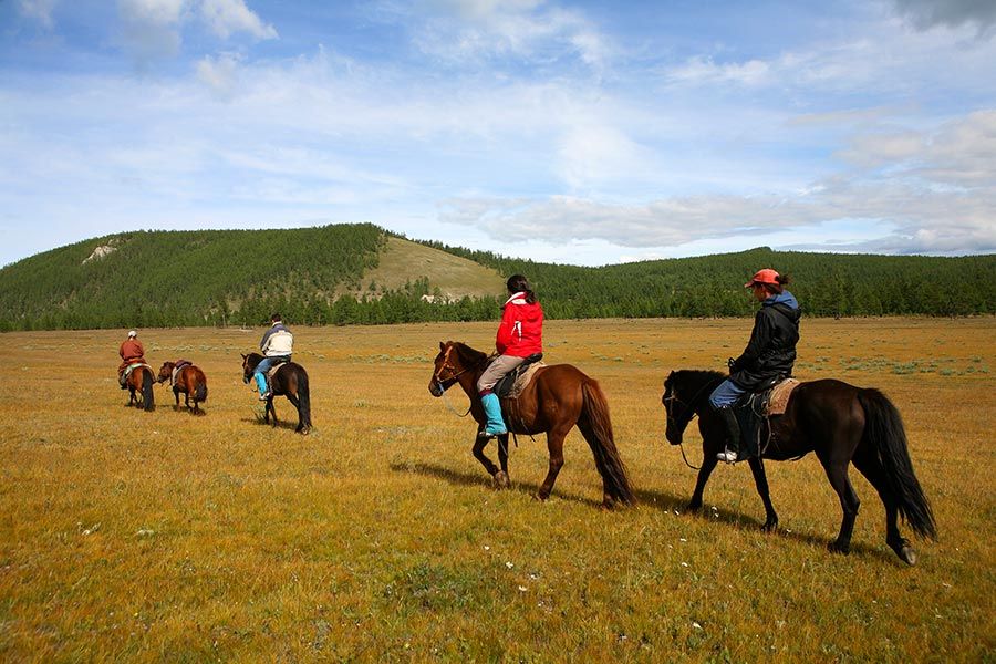 Paseo a caballo en la estepa de Mongolia