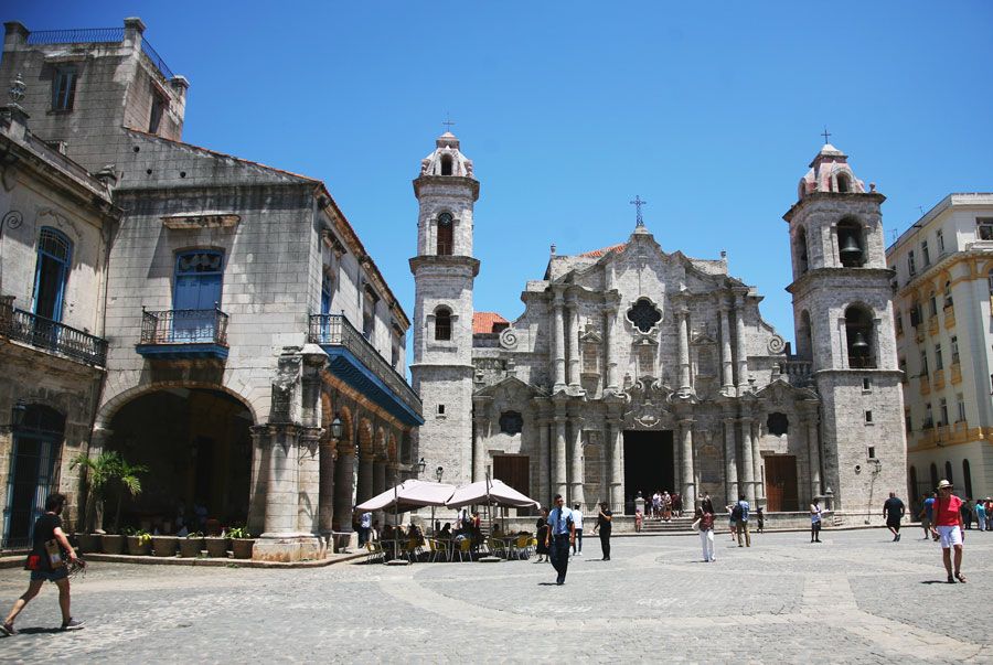 La plaza de la Catedral, una de las cinco de La Habana Vieja. 