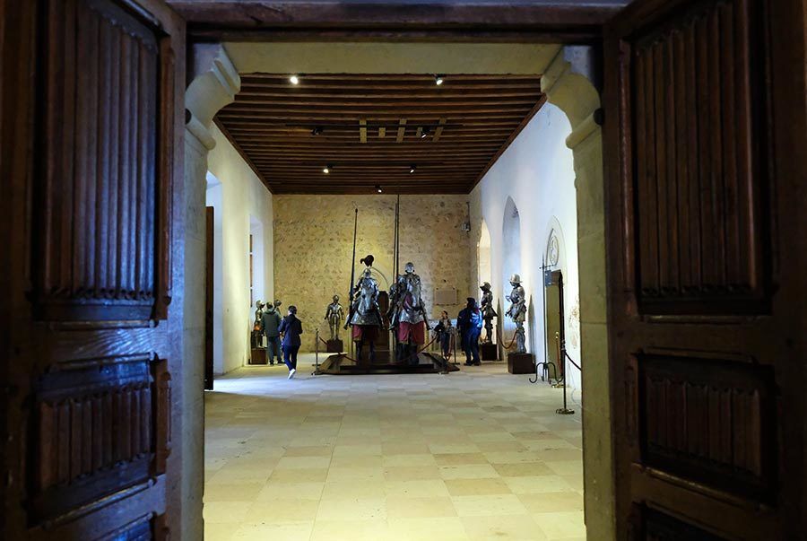 Sala del Palacio Viejo desde la Sala de la Chimenea