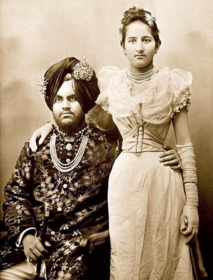 El Maharajá de Kapurthala con su primera esposa. 