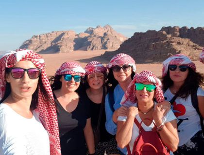 Jordania, tacones viajeros, agencia de viajes para mujeres, viajar sola en grupo