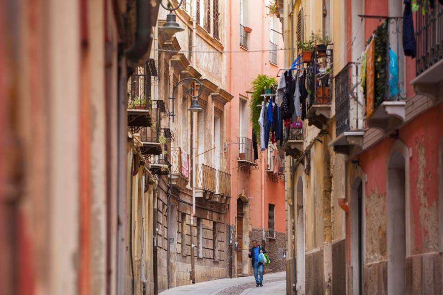 calles solitarias de Cagliari