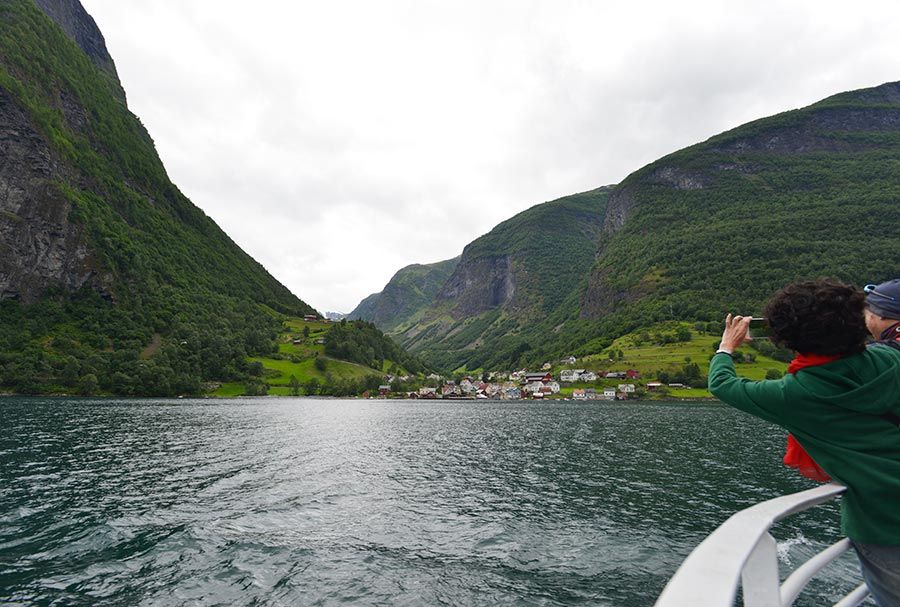 paisaje fiordo noruego