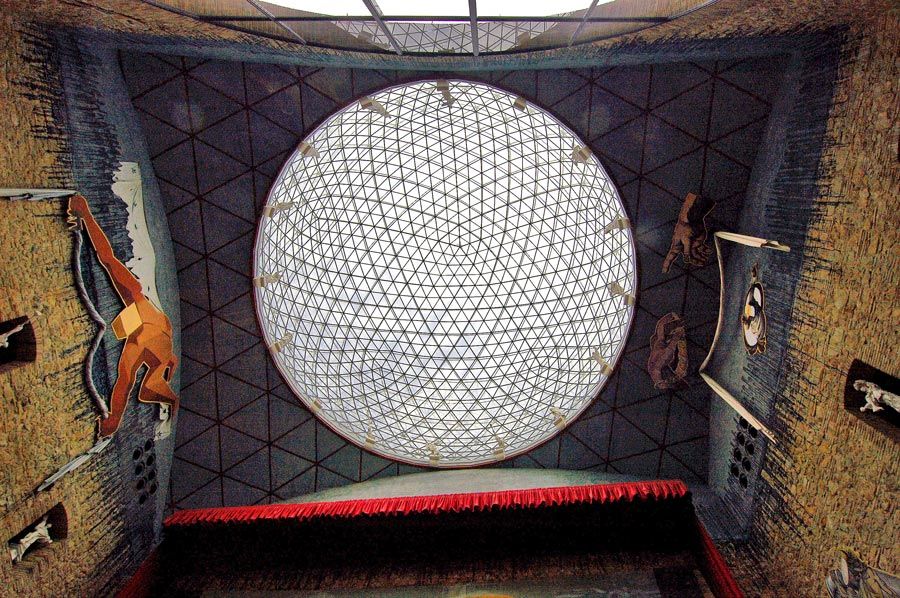 cupula geodesica del teatro dali figueres