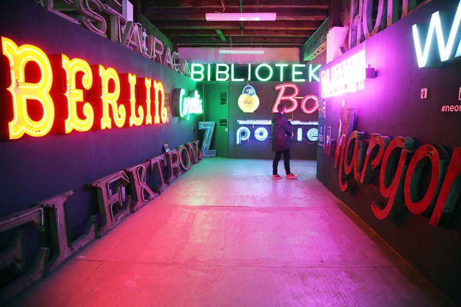 museo de los neones en Varsovia