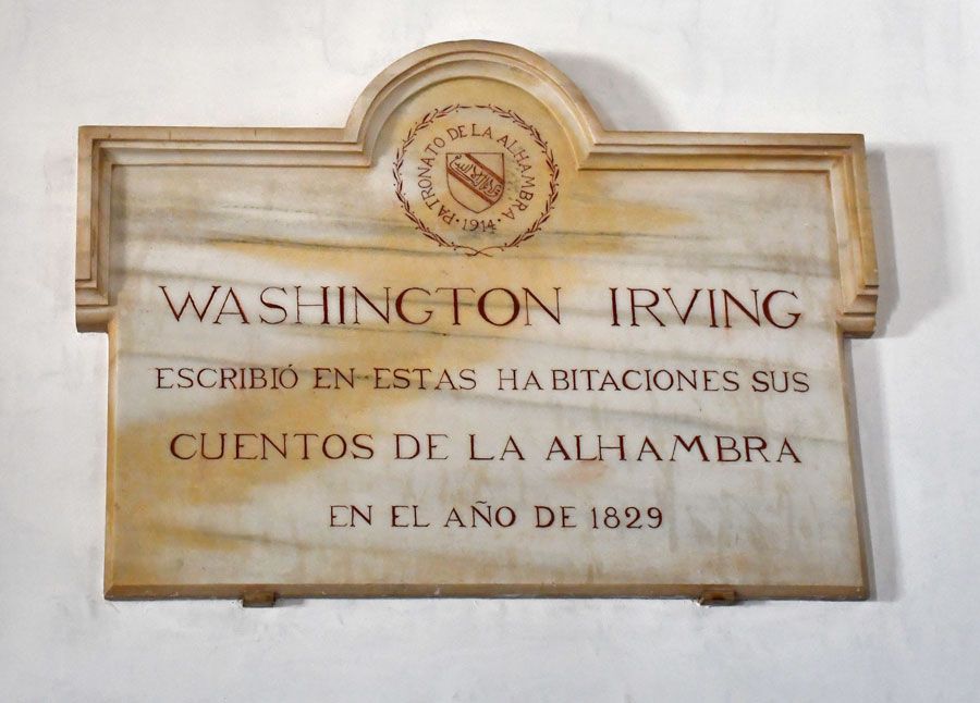 Placa que señala donde se alojó Washington Irving en su estancia en la Alhambra.