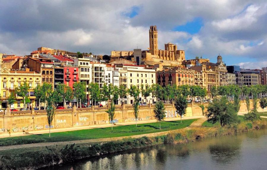 vista de Lleida desde el rio