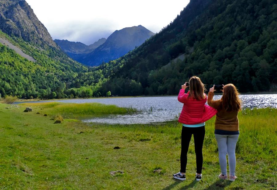 El parque nacional de aiguestortes de lleida forma parte de la Ruta en coche por el Pirineo y las Tierras de Lleida