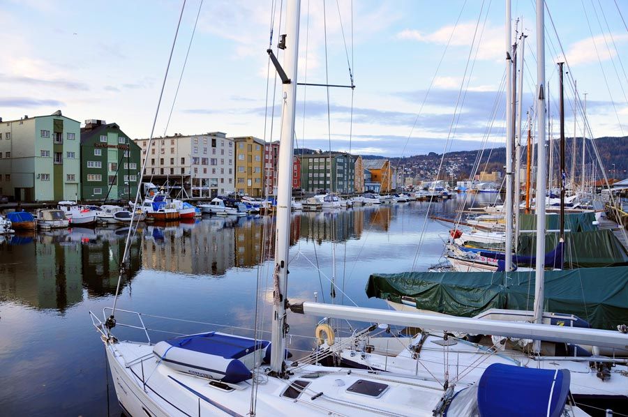 Puerto de Trondheim, en la ruta del Hurtigruten