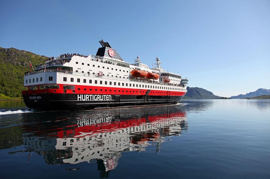 Barco del Expreso del Litoral mas conocido como Hurtigruten