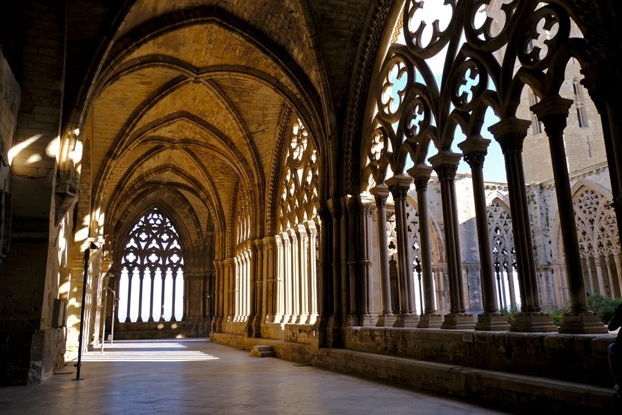 pasillo del claustro de la seu vella de Lleida