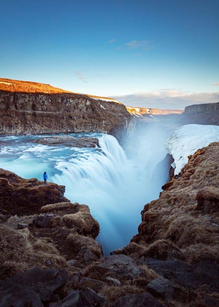Catarata de Gullfoss en islandia destino para viajes de novios originales