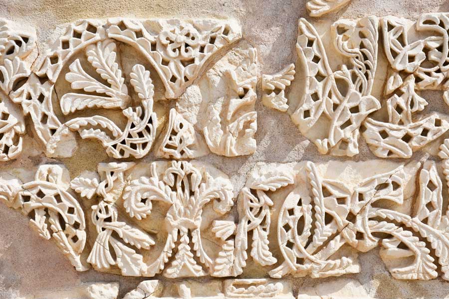 Detalle de decoración en ataurique en Medina Azahara