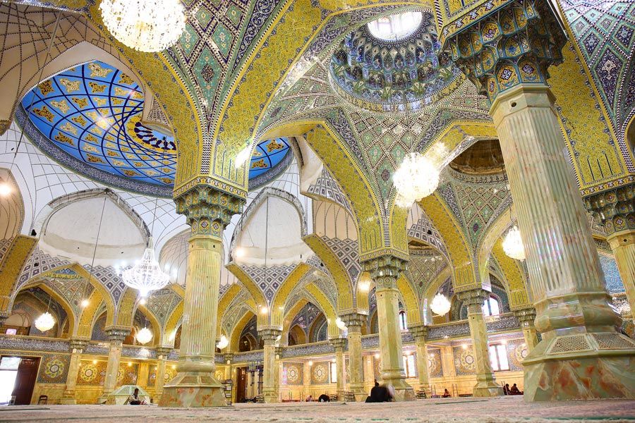 Interior del santuario de Hazrat-e Masumeh, donde se encuentra el mausoleo de Fátima.