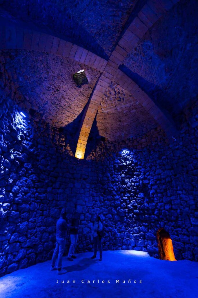 Interior de la Bóveda de frío del pueblo de Belmonte de San José.