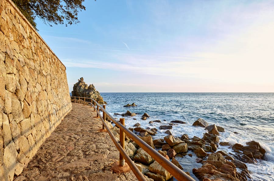 El Camino de Ronda transcurre junto al Mediterráneo.