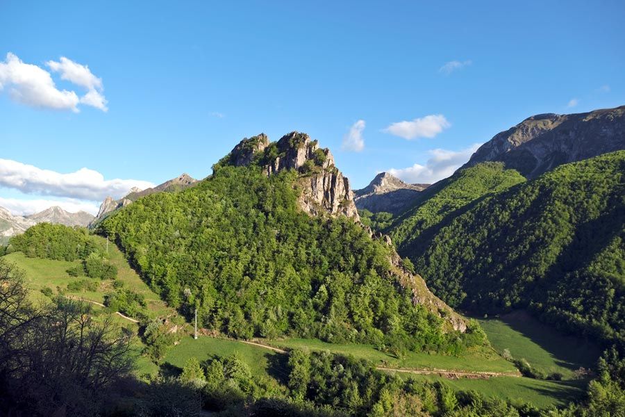 Montañas del Parque Nacional de Somiedo, uno de los entornos de los osos pardos en Asturias 