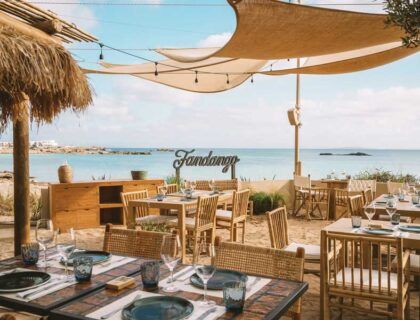 restaurante con vistas al mar en Formentera