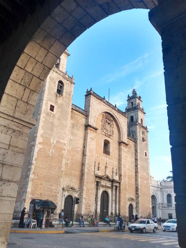 Vista general de la Catedral de San Ildefonso, en Mérida (México).
