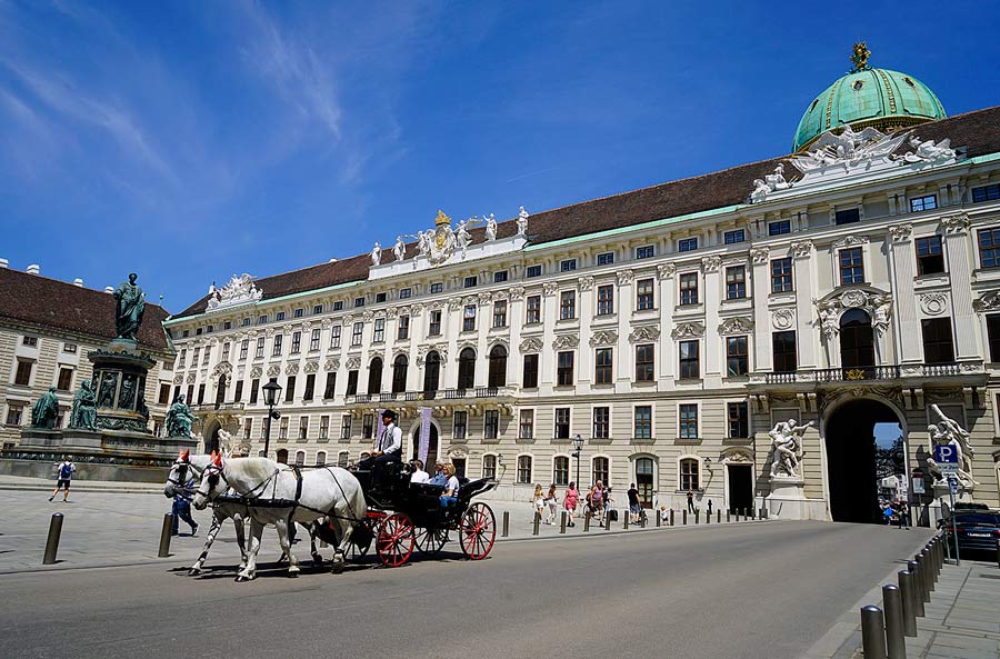 Edificio del palacio de Hofburg en Viena