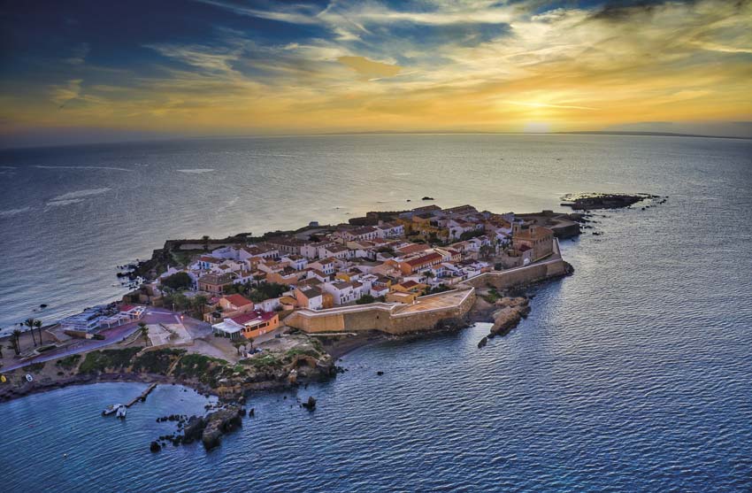 Imagen aérea de la Isla de Tabarca, una excursión ideal desde Alicante