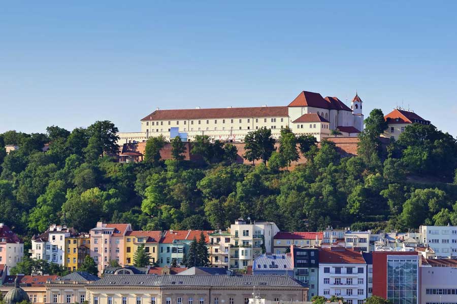 Castillo de Špilberk sobre la ciudad de Brno