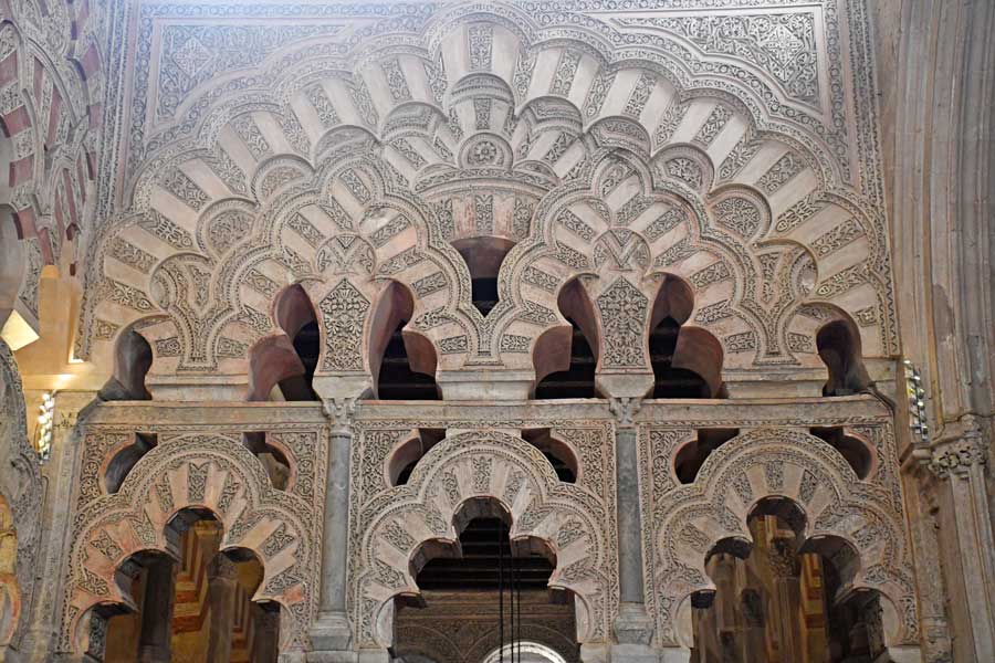 Arcos de la mezquita de Córdoba de la ampliación de Alhakén II