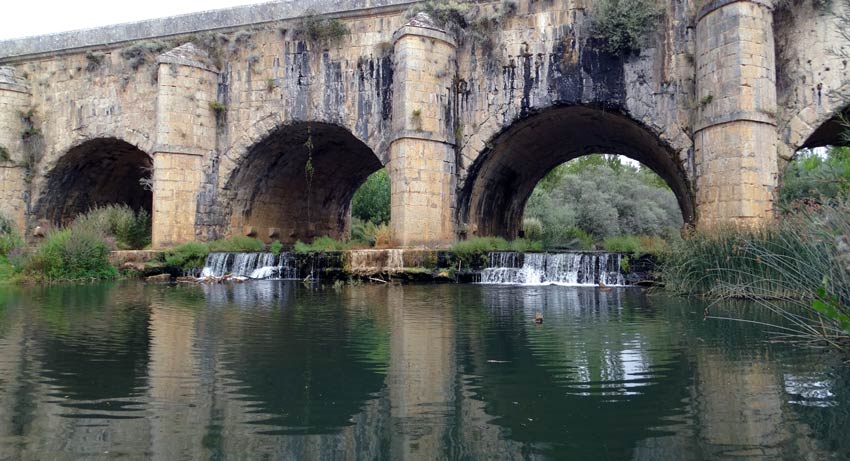 Acueducto de Abánades, en el Canal de Castilla a su paso por Burgos.