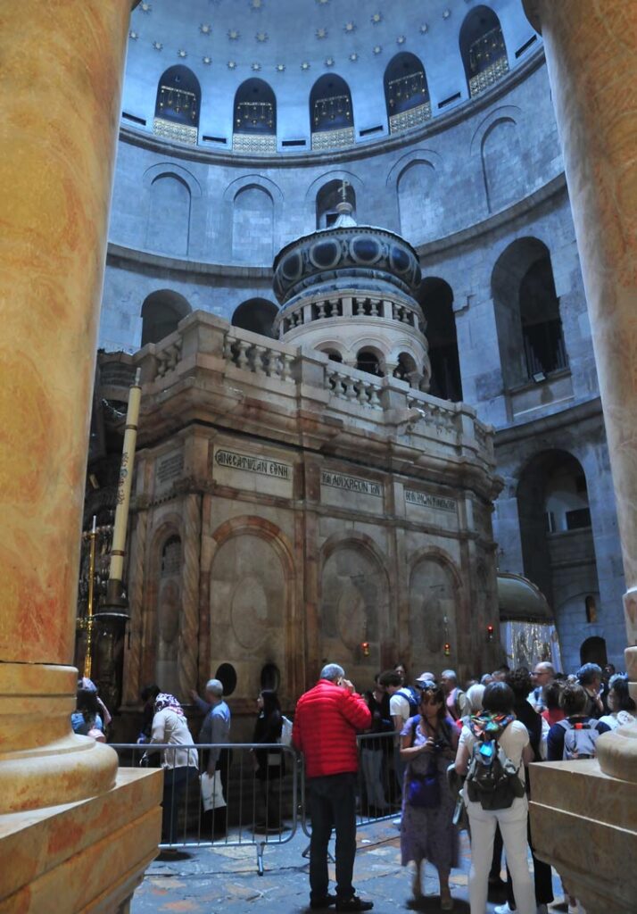 Iglesia del Santo Sepulcro, continuación del Camino de Egeria. 