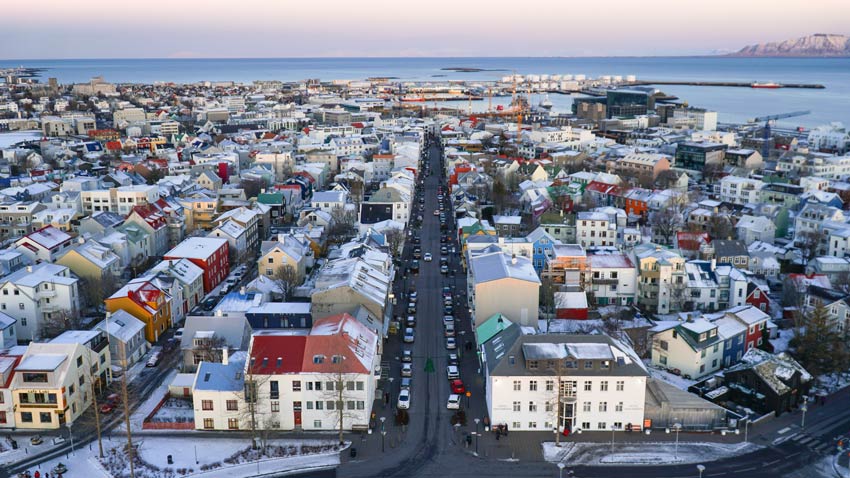 Panorámica de Reykjavík, punto de partida del itinerario del Hurtigruten en Islandia.