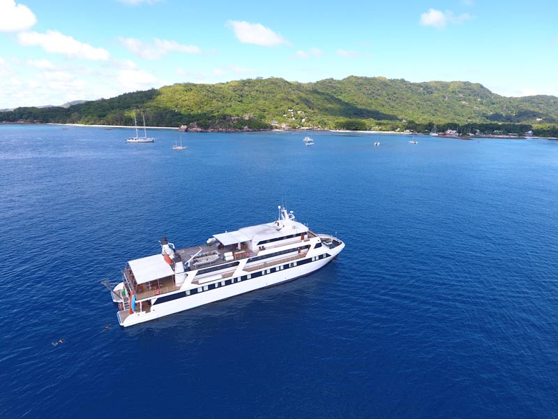 Barco Pegasus por las Islas Seychelles.