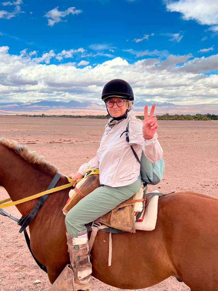 Sania a caballo en Atacama.