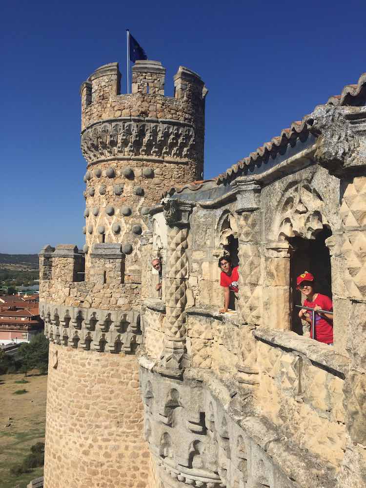 Castillo de Manzanares el Real una excursión ideal para hacer con niños desde Madrid