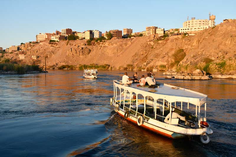 barcos en el Nilo en Asuán