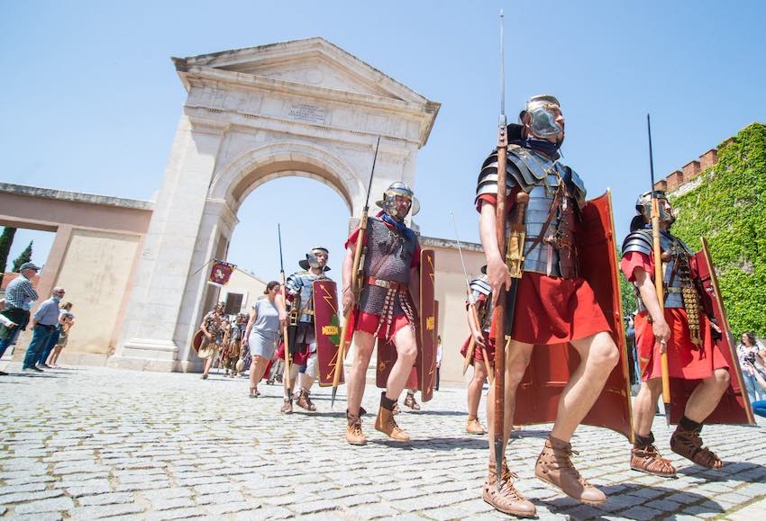 Desfile de las tropas romanas en Complutum Renacida