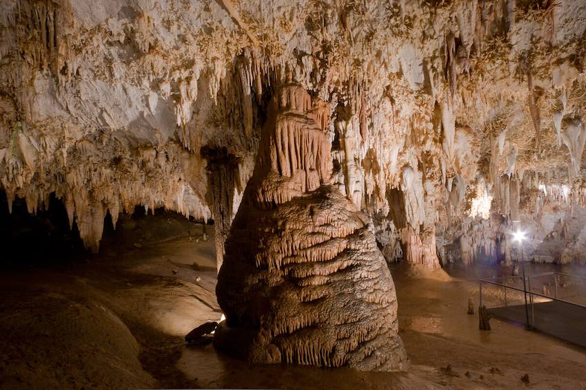 Cueva de Pozalagua una visita imprescindible en Vizcaya