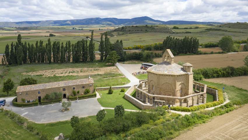 Iglesia de Santa María de Eunate en Navarra