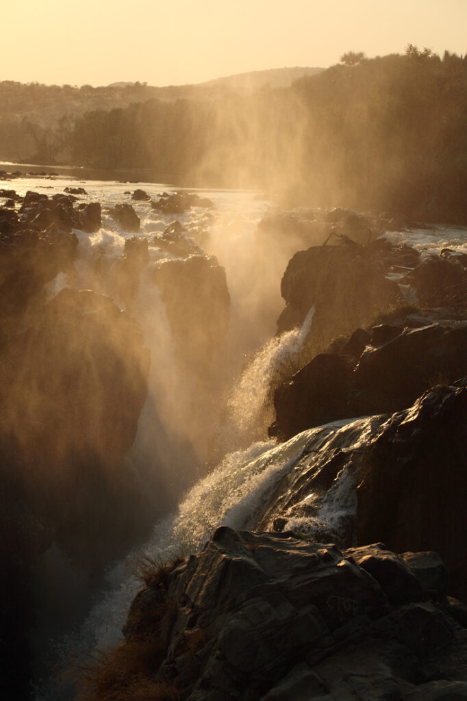 Epupa Falls o Cataratas de Epupa, una visita básica si te animas a viajar sola a Namibia.