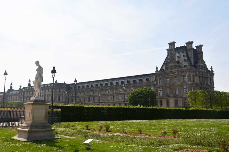 Museo del Louvre desde los Jardínes de las Tullerías
