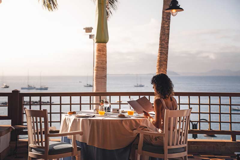 Desayuno con vistas en el hotel Princesa Yaiza