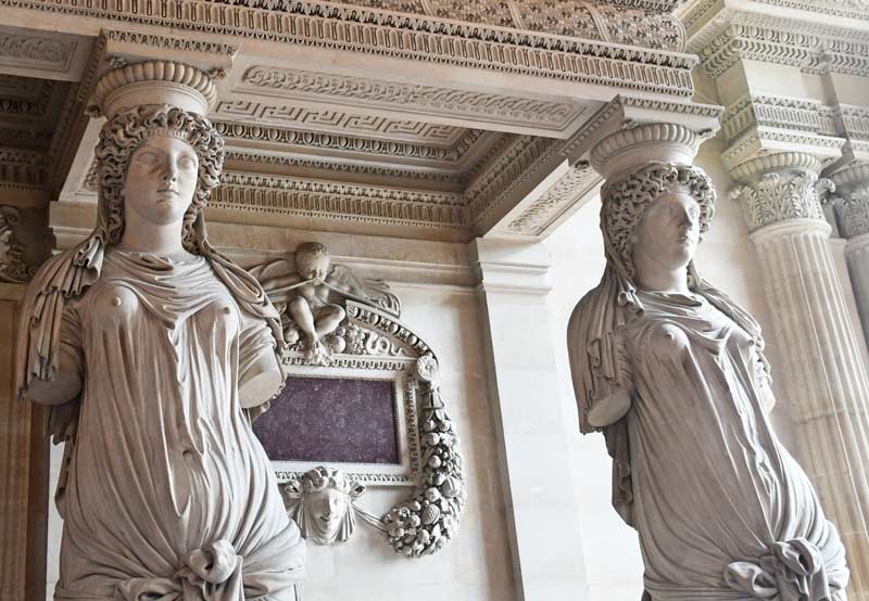 Las Cariátides en el Museo del Louvre.