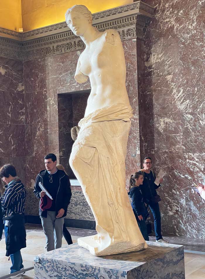 La Venus de Milo en el museo del Louvre