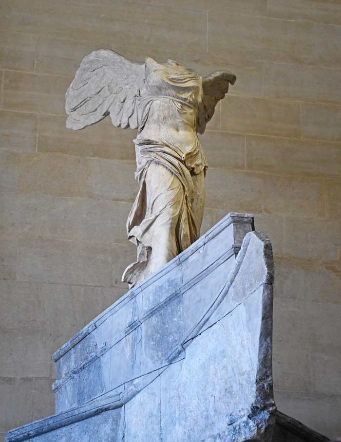 La Victoria de Samotracia en el Museo del Louvre